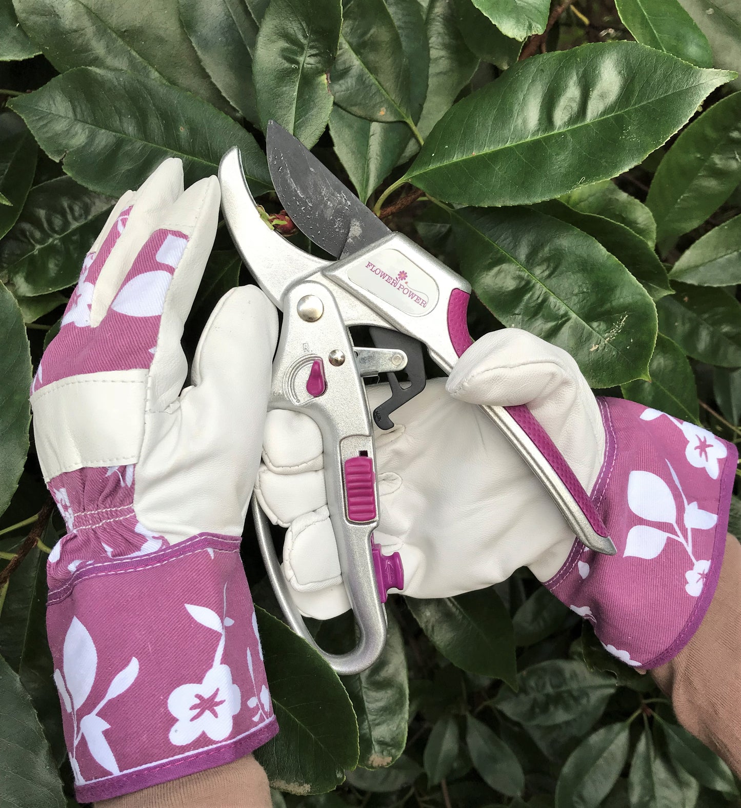 Ladies Gardening Glove & Ratchet Pruner Secateurs (Great for weaker hands) Set