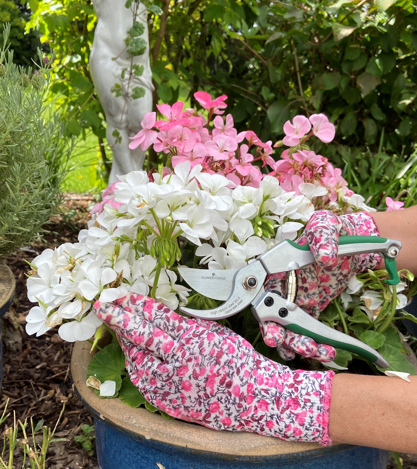 2 Pairs Ladies Gardening Gloves Candy Pink Floral) - Work Gloves for Women - Perfect  Ladies Garden Gift